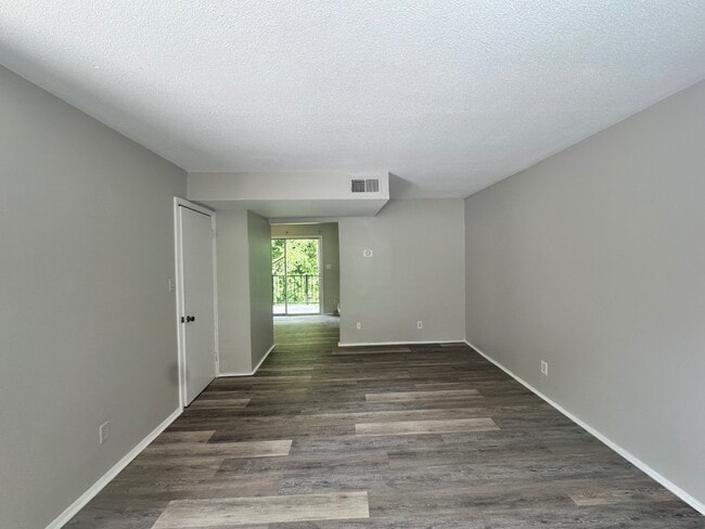 Building Photo - 1472 Sherwood Dr