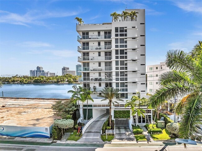 Building Photo - 9901 E Bay Harbor Dr