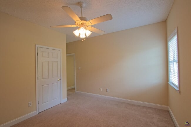 Building Photo - 141 Gleneagle Dr