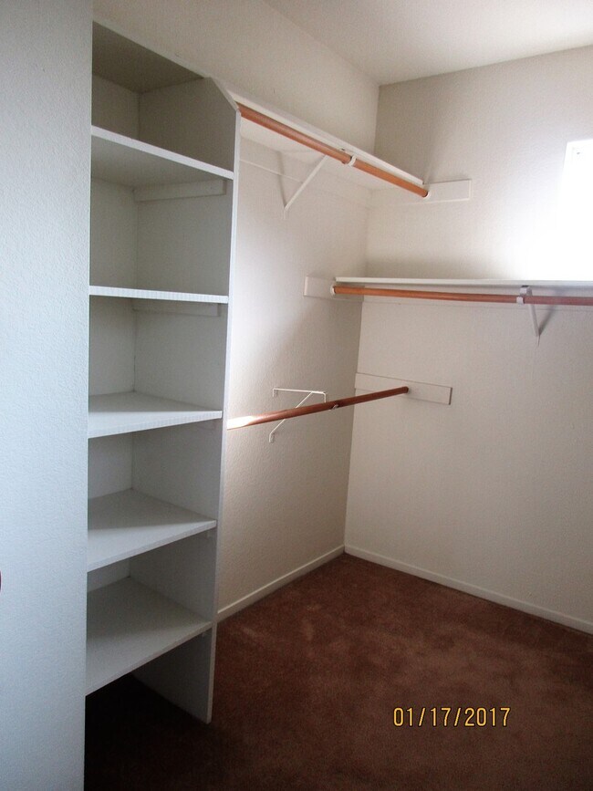 Building Photo - Lovely Home in Sought-After Neighborhood