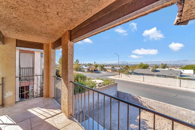 Building Photo - 2257 Exeter Dr