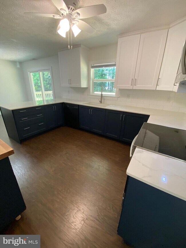 Building Photo - 45395 Woodlawn Dr