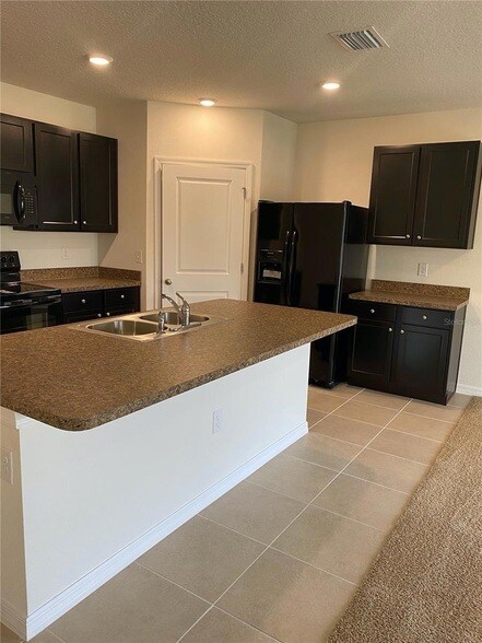 Building Photo - 2961 NE 43rd Rd