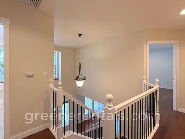 Building Photo - Beautiful 4BD/2.5BA West Olympia Home in Quiet Neighborhood
