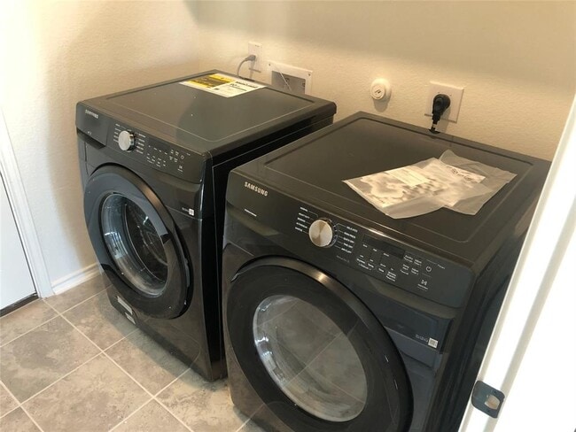 Building Photo - 100 Passiflora Dr