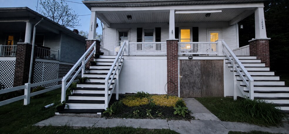 Porch (Right Unit) - 12284 Rail View Ct