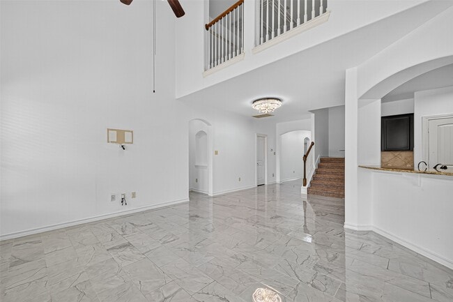 Building Photo - 2019 Argos Dr