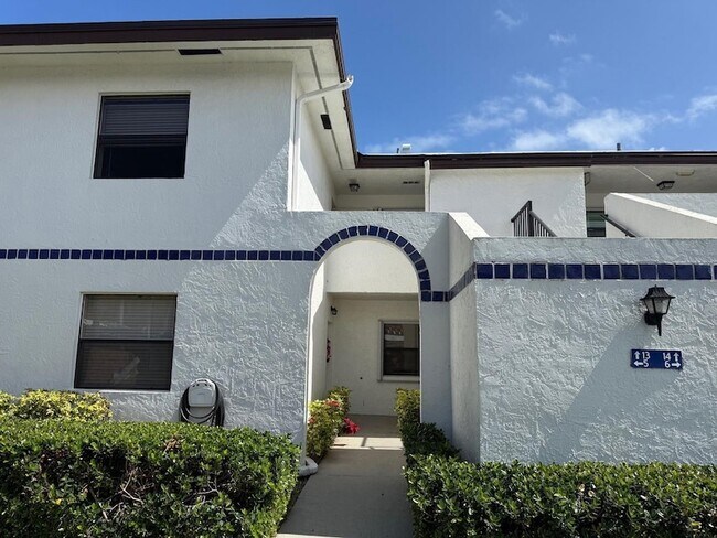 Building Photo - 6102 SE Landing Way