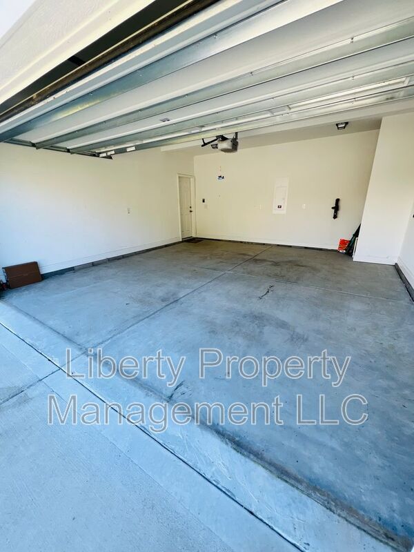 Building Photo - 326 Countryside Dr