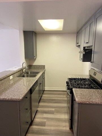 Building Photo - 1402 N Alta Vista Blvd