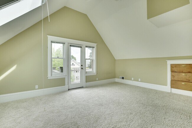 3rd fl br #5 to deck #4 - 3302 Harriet Ave