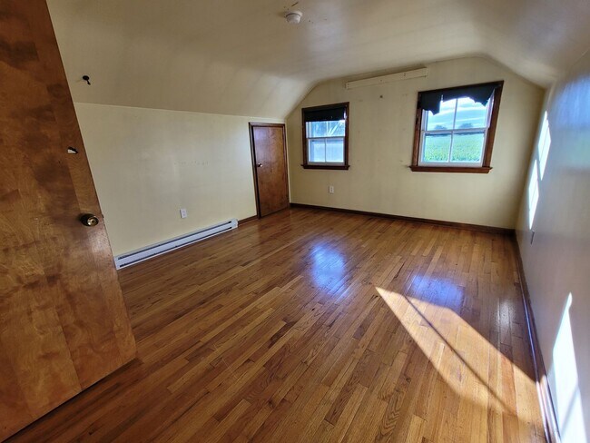 Building Photo - 331 Newport Rd