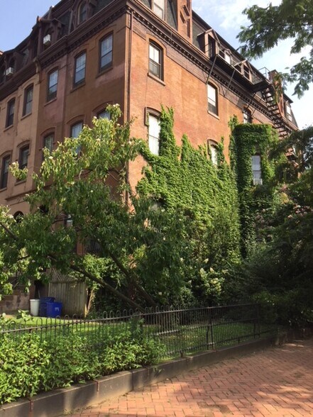 Building Photo - 4116 Spruce St