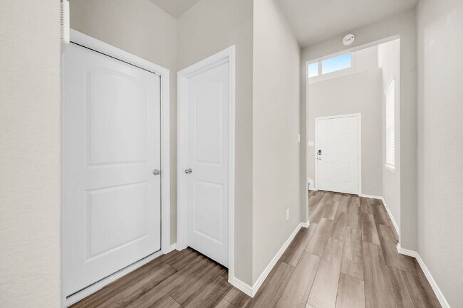 Building Photo - Welcome to this beautifully maintained 2-s...