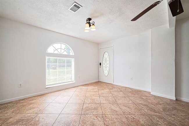 Building Photo - 227 N Austin Dr