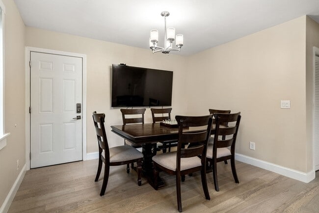 Building Photo - 63 Pine St