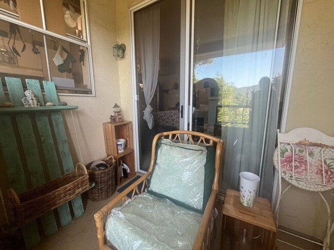 Building Photo - Stylish Second-Floor Condo in Sabre Springs – San Diego