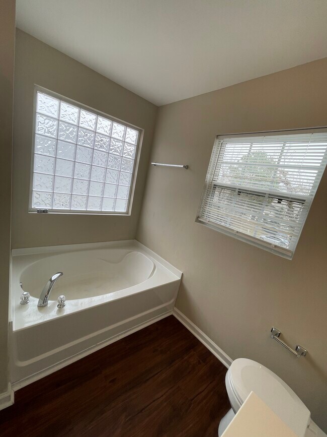 Building Photo - 4323 Leopold Pl