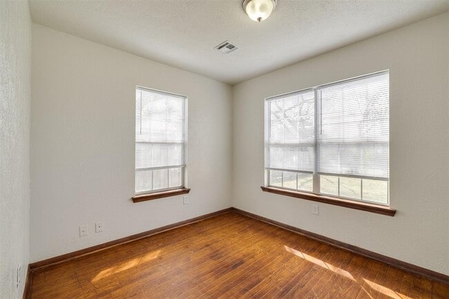 Building Photo - 1131 Stubbeman Ave