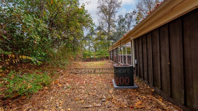 Building Photo - 5233 Verdun Dr