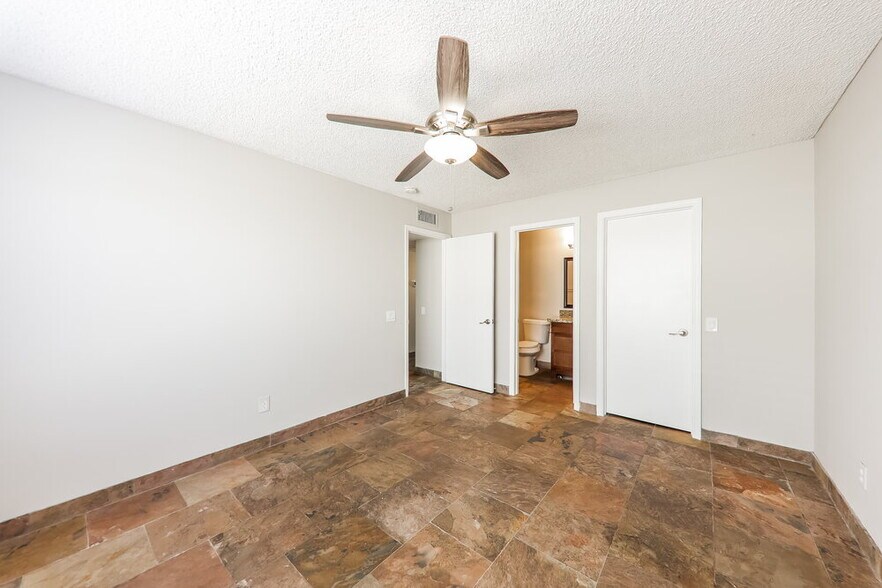 Building Photo - 3310 W Rose Garden Ln