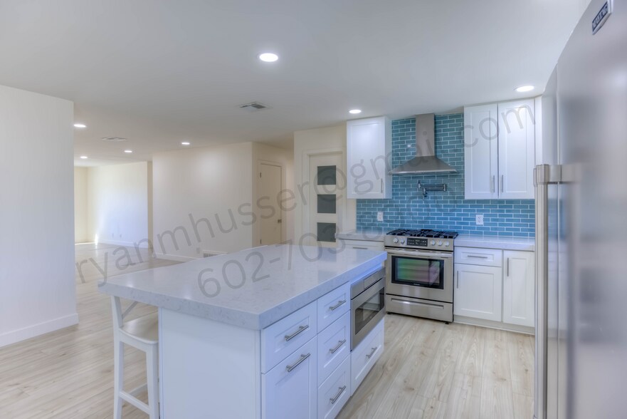 Building Photo - 6821 E 4th St