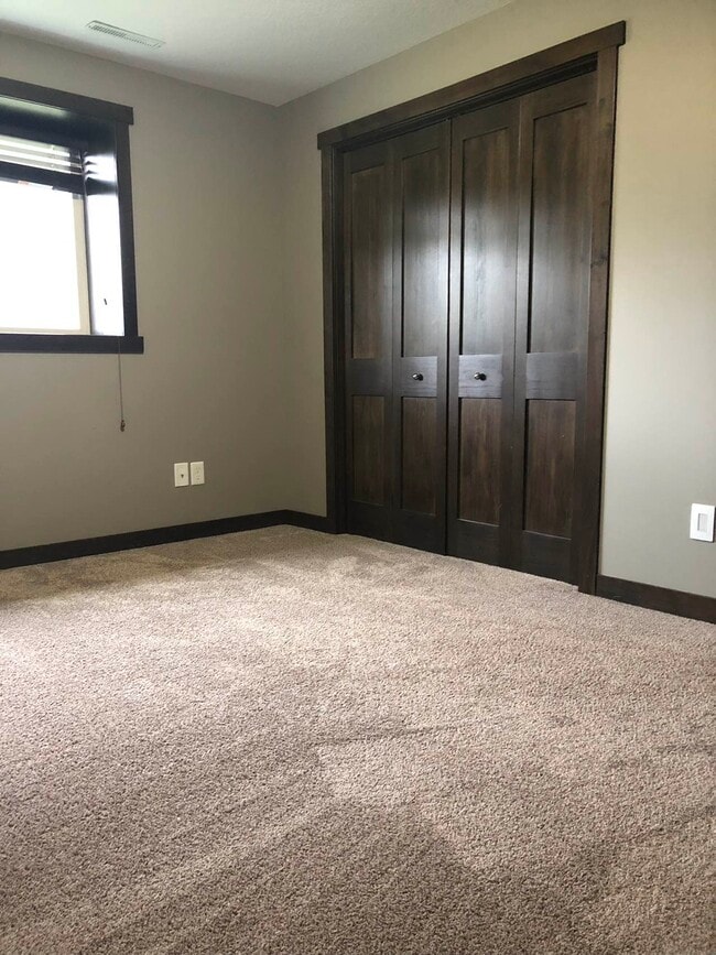 Building Photo - 1253 Turnberry Dr SE