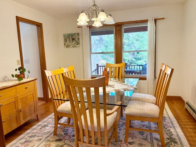 Building Photo - Meticulously Maintained 3BD/2.5BA Home in Quiet Westbrook Neighborhood!