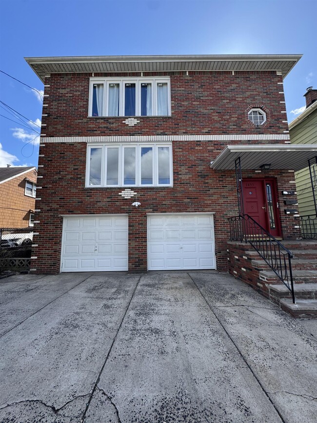 Building Photo - 1455 43rd St