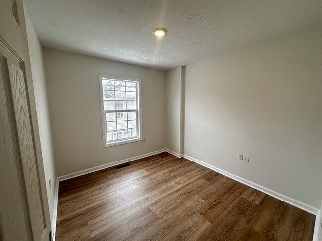 Building Photo - 1225 N Lee Dr