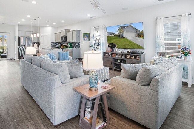 Building Photo - Glenmoor 3BR/2BA – Minutes from Downtown C...
