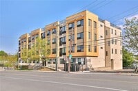 Building Photo - 68 Lake St