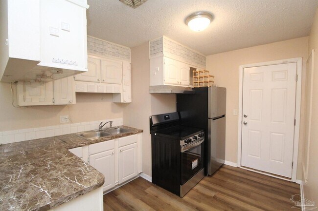 Building Photo - 1608 Sunny Ridge Ln