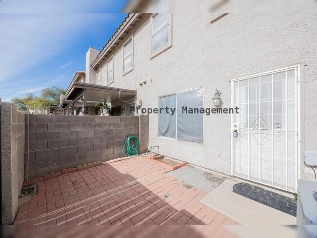 Building Photo - 1961 N Hartford St