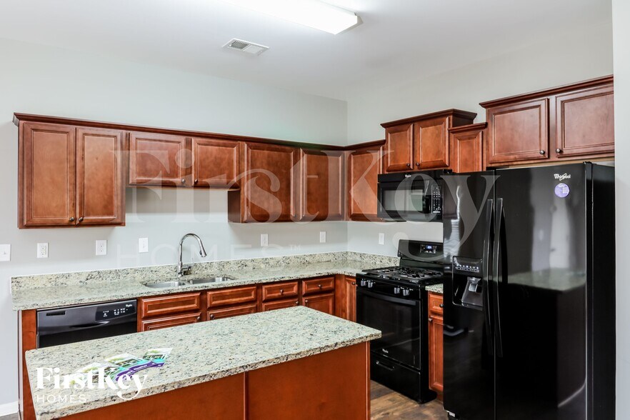 Building Photo - 4218 Spruce Trail