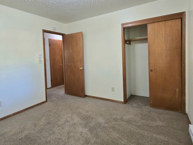 Building Photo - 2502 E Sunset Dr