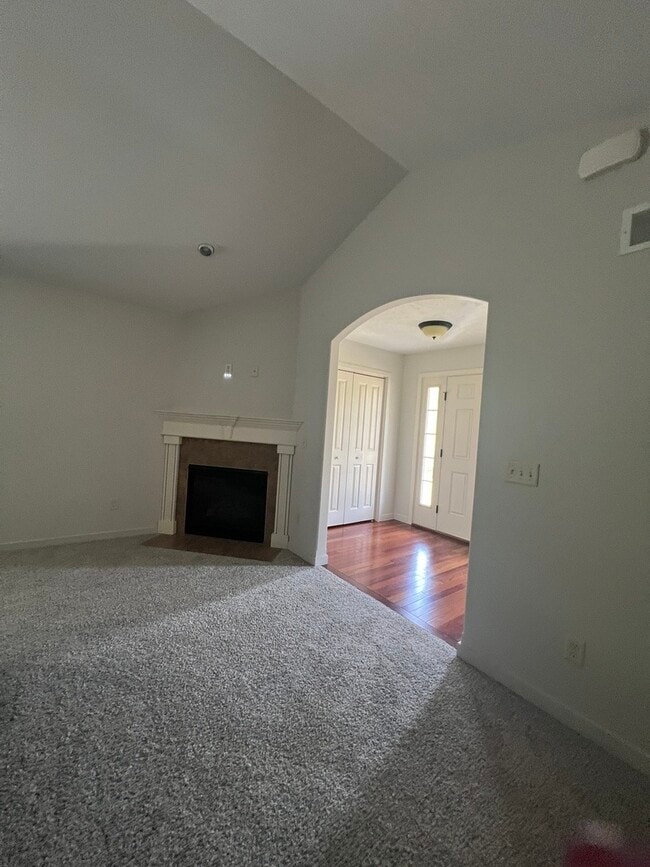 Building Photo - 1647 Belclare Rd