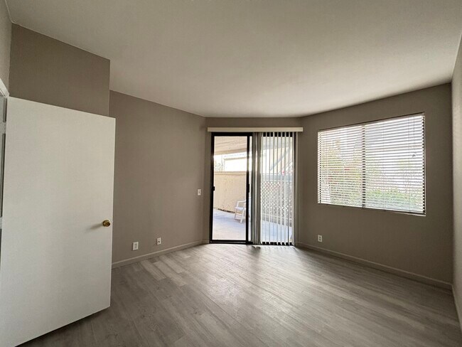 Building Photo - 2232 River Run Dr