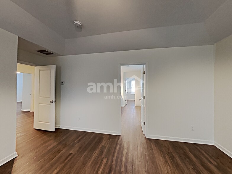 Building Photo - 1195 Creek Crossing Dr