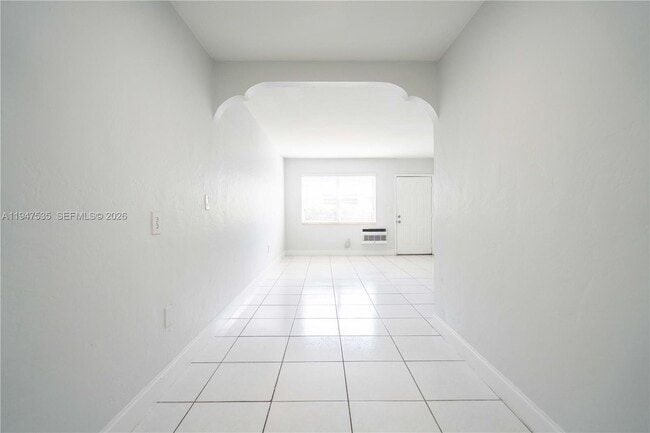 Building Photo - 7829 Carlyle Ave