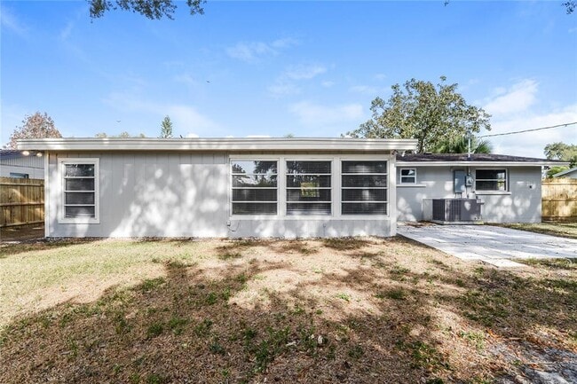 Building Photo - 2652 White Sands Dr