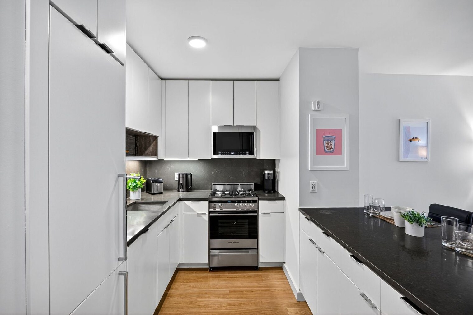 Building Photo - 68 W 37th St