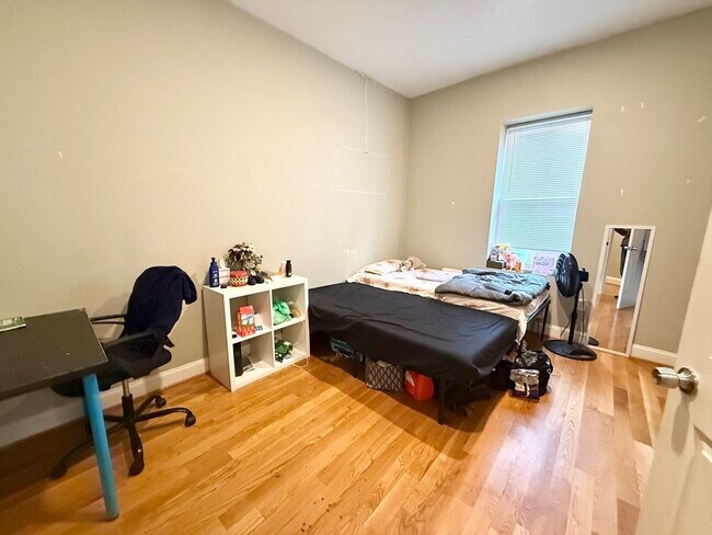 Building Photo - 301-305-305 Dudley St