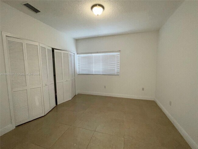 Building Photo - 401 Majorca Ave
