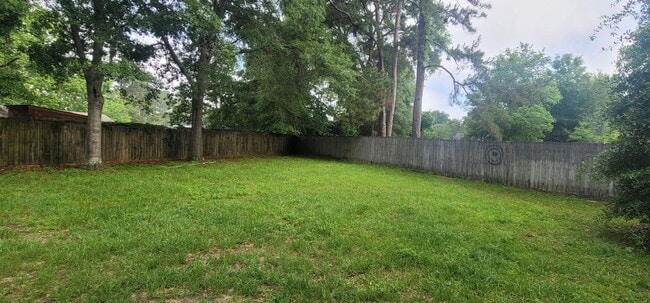 Building Photo - CHARMING SE 3/1.5 w/ Garage, Washer/Dryer, Large Privacy Fenced Yard, & Tile Floors Throughout! A...