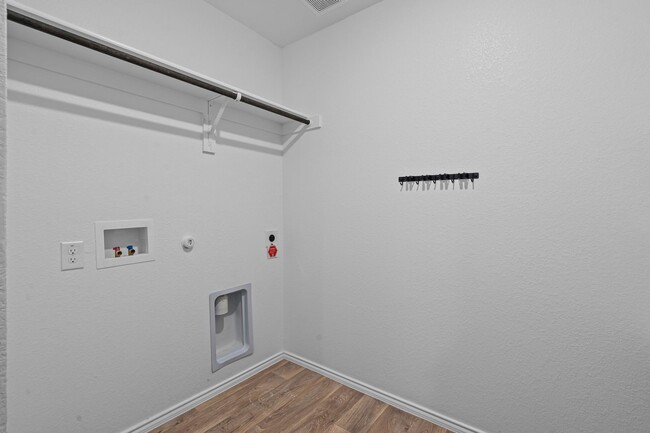 Building Photo - Craftsman in Cleburne