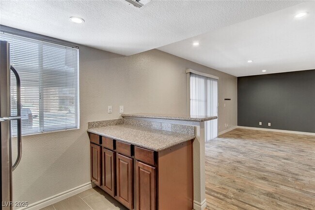 Building Photo - 5240 Indian River Dr