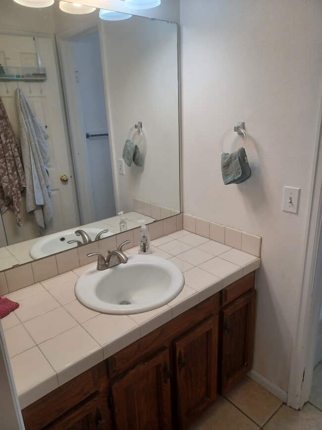 Building Photo - 3000 Regatta Ln