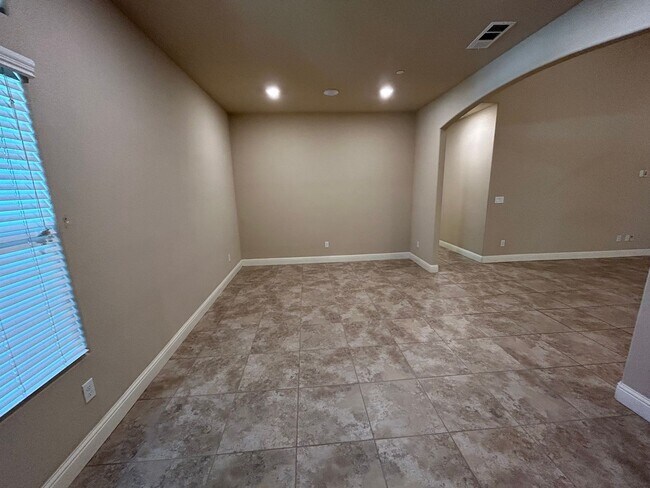 Building Photo - *** MOVE IN SPECIAL - $500.00 OFF FIRST MO...