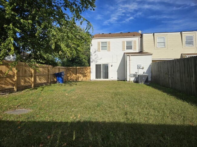 Building Photo - 723 Atterbury Ct